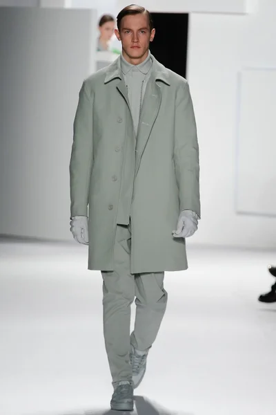 Look 18